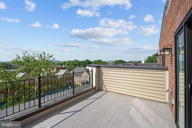 Building Photo - 621 Parkside Pl NE