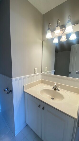 Building Photo - 22 Villa Ct SE