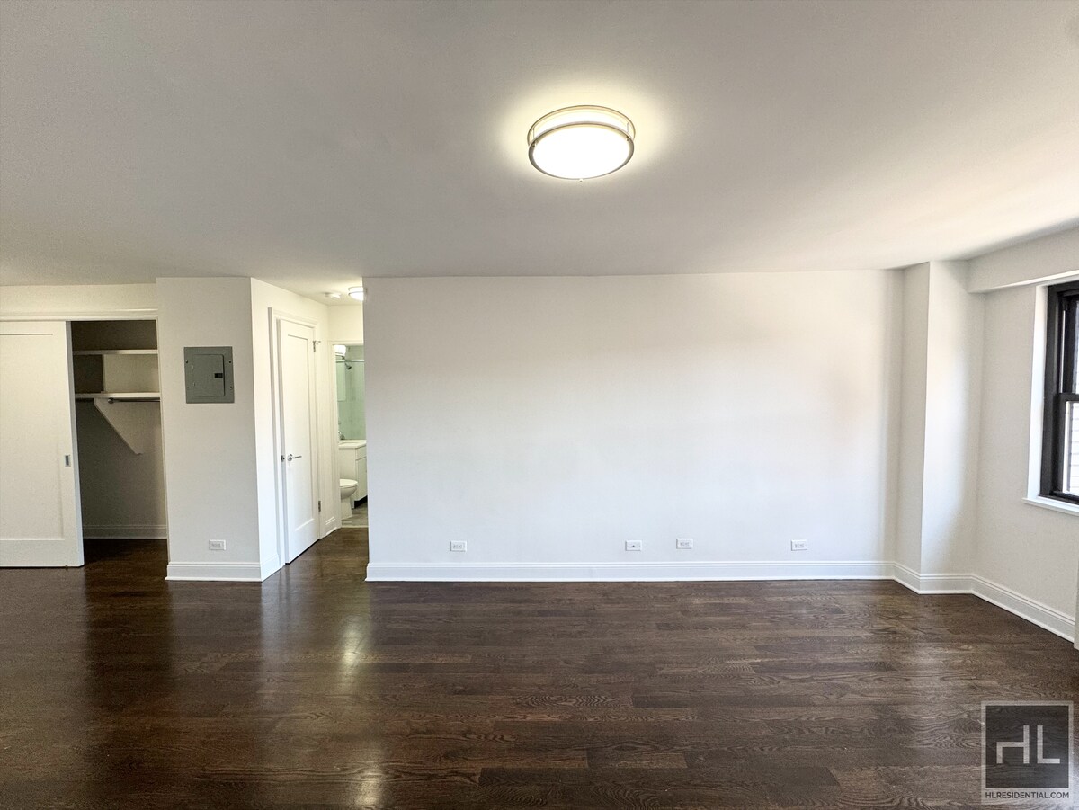 Building Photo - East 16 Avenue