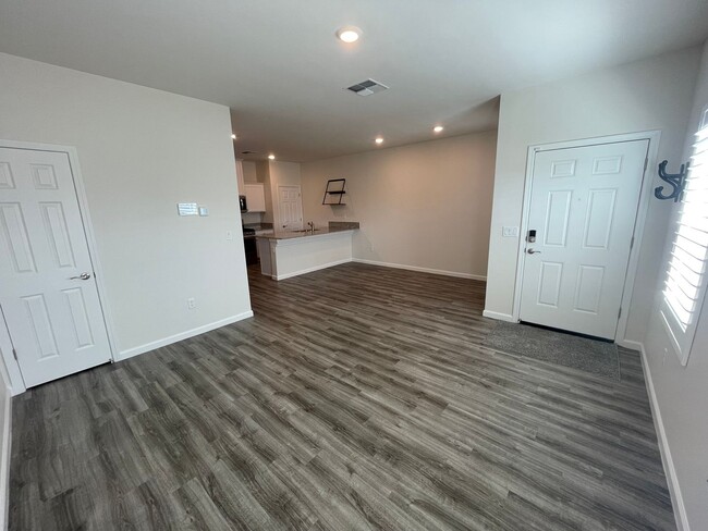 Building Photo - Low Maintenance 3 Bedroom Home in South Reno!