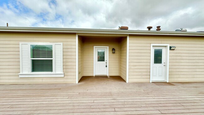 Building Photo - Stunning Single-Story with Spacious Deck, Panoramic Views, on Gated/Fenced Property!