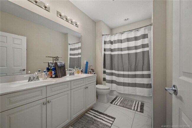 Building Photo - 1813 NW Cataluna Cir