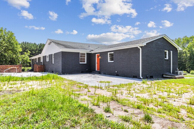 Building Photo - 1644 Sims Bridge Rd