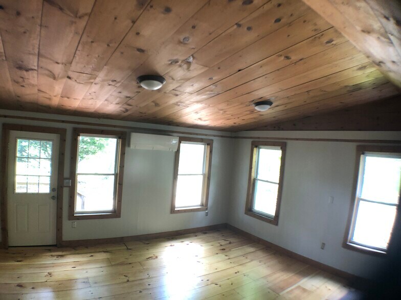 Building Photo - 372 NY-208