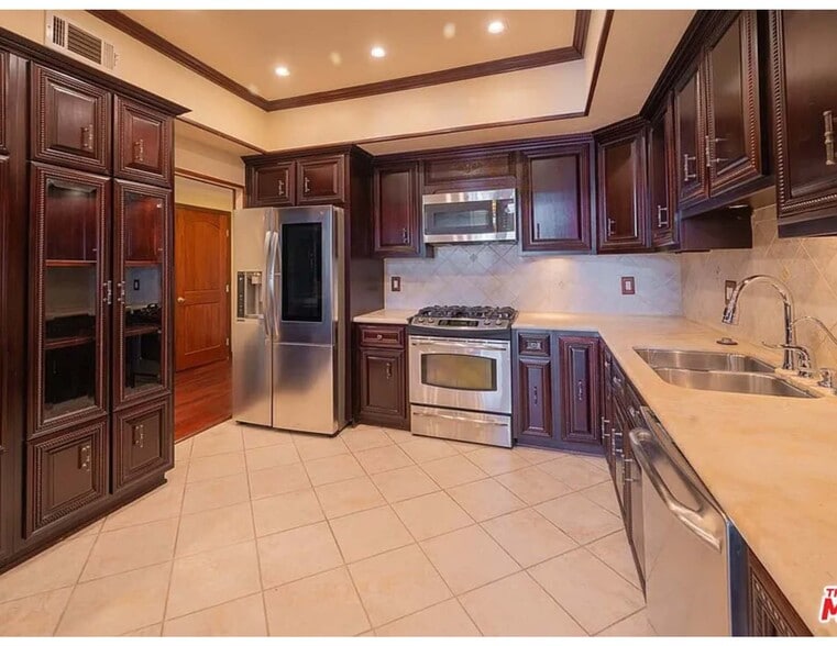 Kitchen - 10511 Ashton Ave