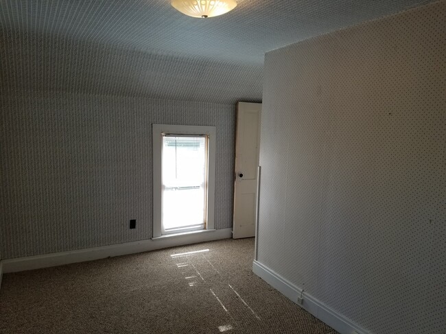 Building Photo - 622 W 18th St