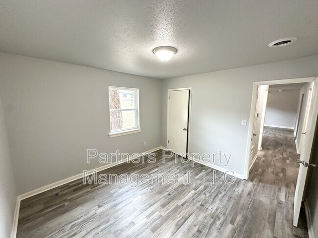 Building Photo - 2409 Cottonwood Pl