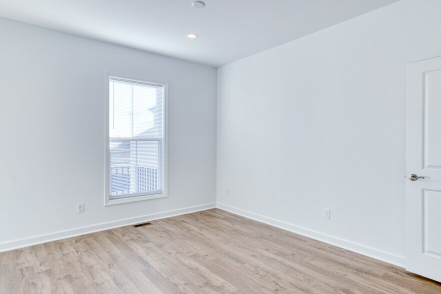 Building Photo - 223 Addison Ct