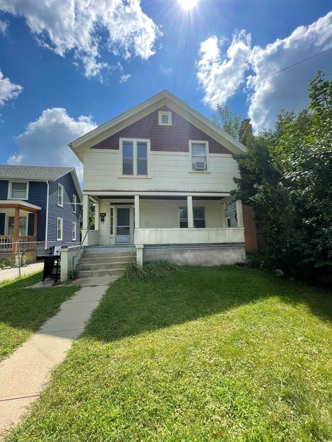 Building Photo - 4 Rooms Near U-M at $800 per room! | Big Yard & Front Porch + On-site Laundry