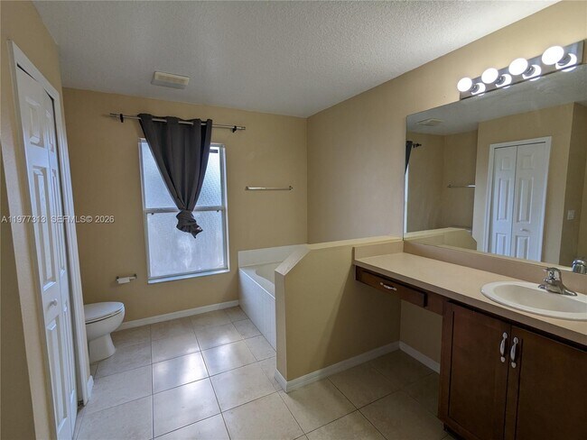 Building Photo - 4438 SW Athena Dr