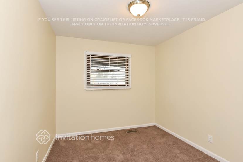 Building Photo - 141 Queenswood Rd