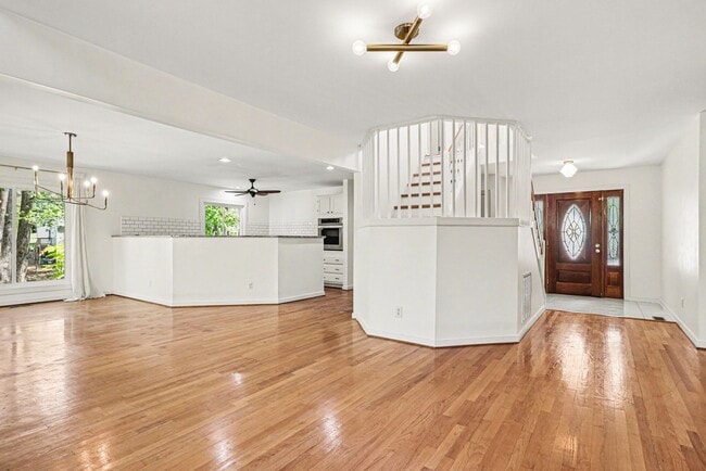 Building Photo - Large 4 Bedroom/2 Bathroom Home in Bon Air ***Available Early/Mid April***