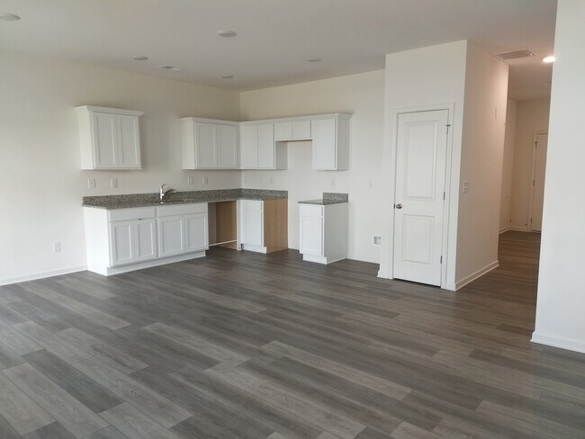 Building Photo - 306 Penn Sta Wy