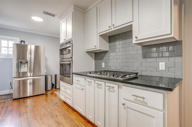 Building Photo - Charming 4 Bed, 2 Bath in Historic Berkele...