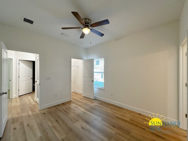 Building Photo - 7 11th St
