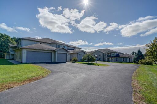 Beautifully landscaped - 2825 Northridge Dr