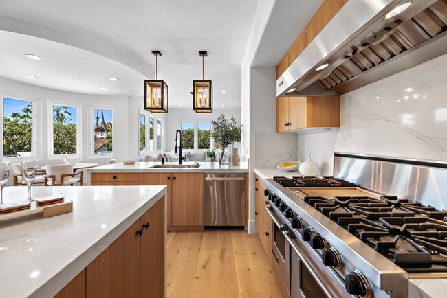 Building Photo - 84 Sidney Bay Dr