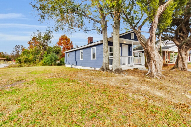 Building Photo - 1226 Cedar St