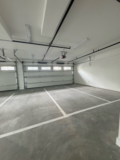 Building Photo - 158 Everett St