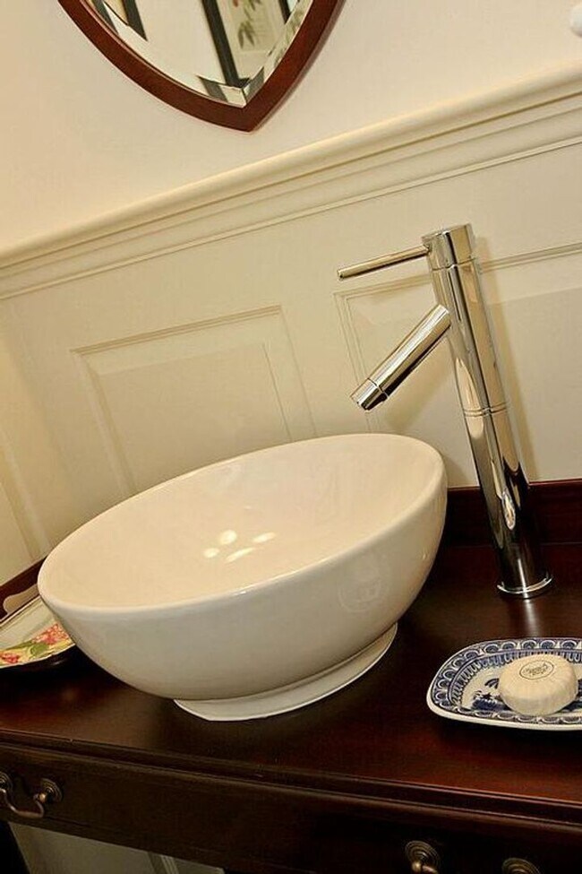 Building Photo - 701 S 7th St