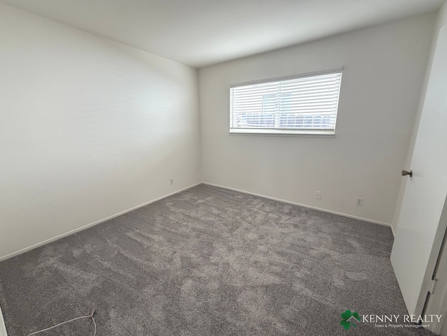 Building Photo - Renovated 3BR Duplex Home – Garage, Laundry, Parking