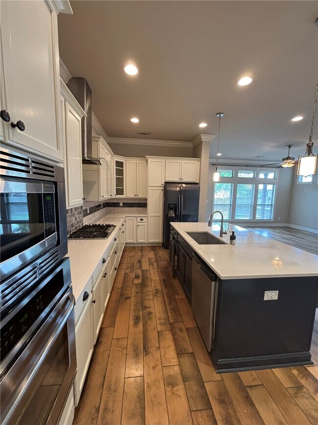 Building Photo - 4612 SW Birmingham St