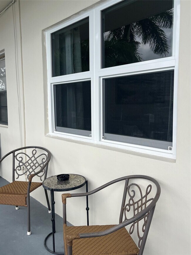 Building Photo - 2100 Diana Dr