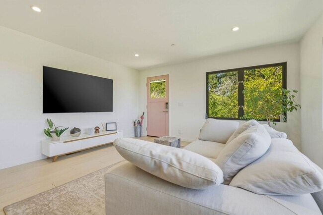 Building Photo - Beautifully Remodeled 4BR + Office Mill Valley Home — Furnished, Private 3/4-Acre Setting, Walk t...