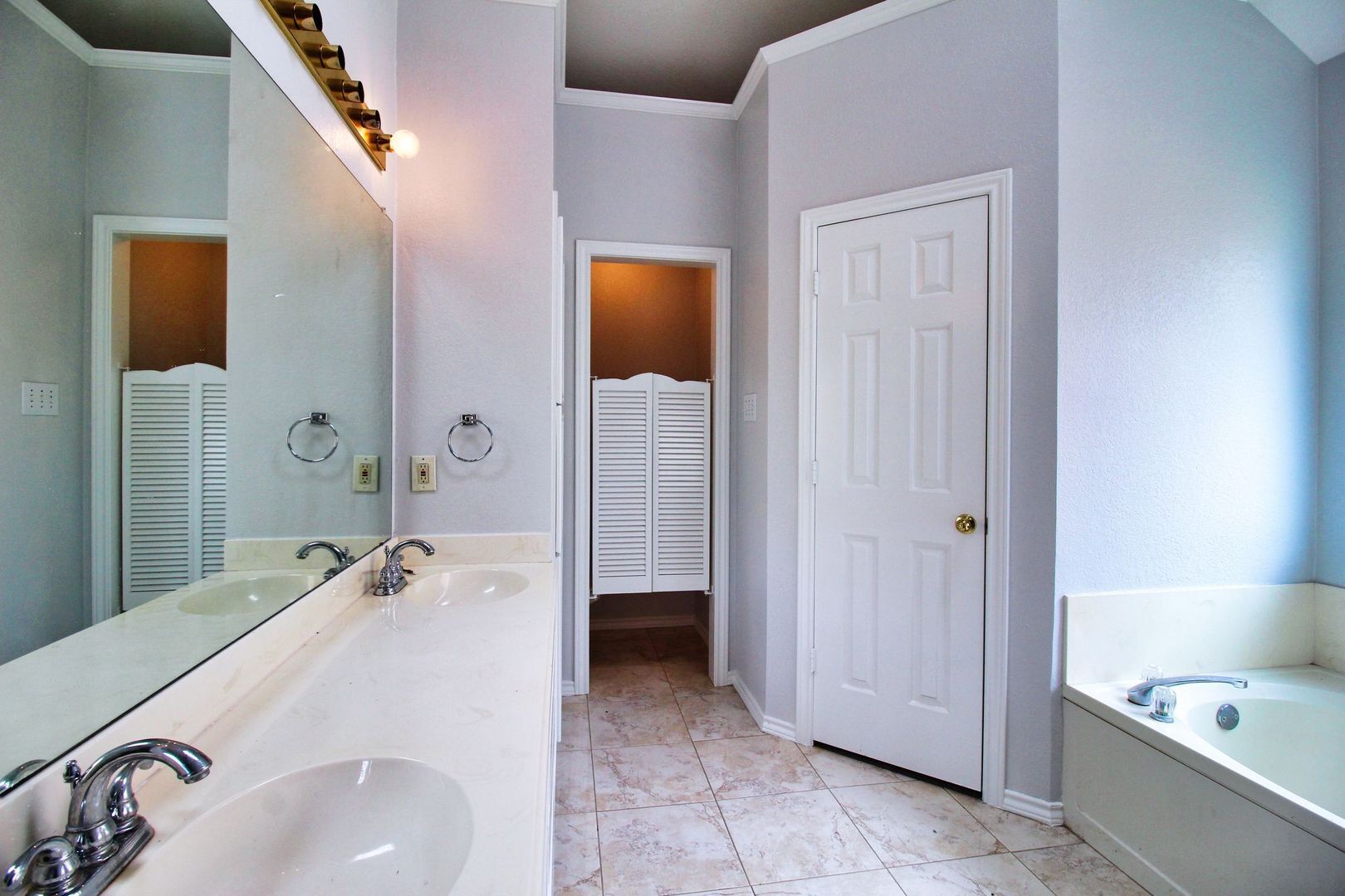 Building Photo - 8435 Creekside Cir