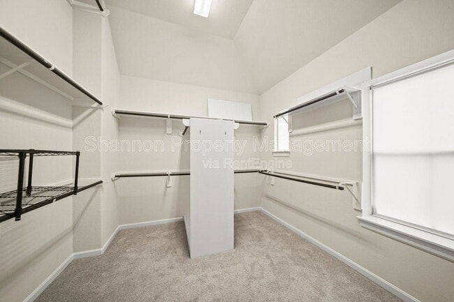 Building Photo - 2025 Cambridge Heights Pl