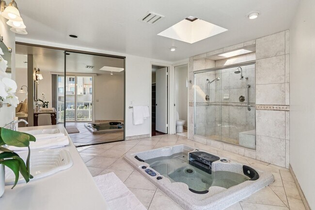 Building Photo - La Jolla Home with Ocean Views! Solar and AC