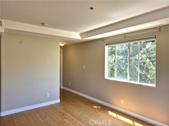 Building Photo - 335 S Sierra Madre Blvd