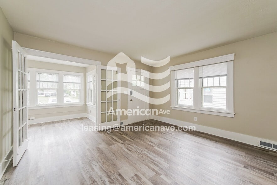 Building Photo - 1305 N Meade St