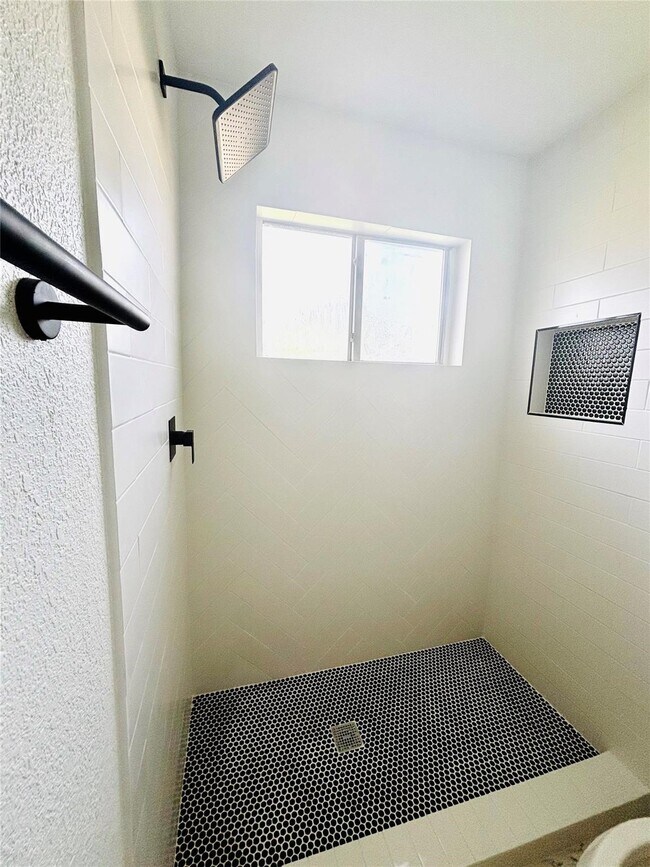 Building Photo - 16246 Los Altos Dr