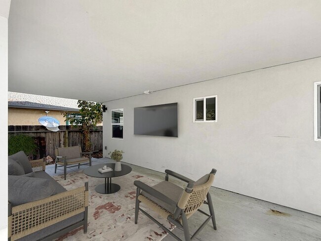 Building Photo - 2229 Pulgas Ave