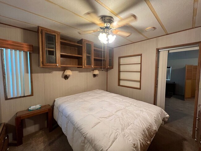 Building Photo - SHORT TERM FOOTHILLS RETREAT!