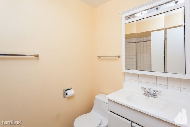 Building Photo - 1340 W Touhy Ave