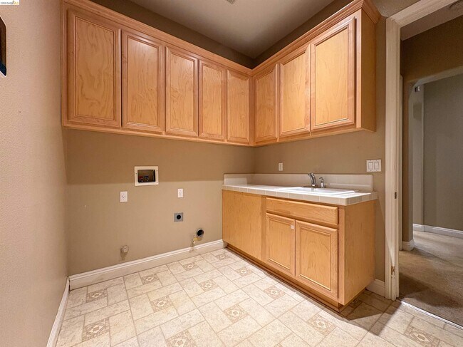 Building Photo - 2497 Winged Foot Rd