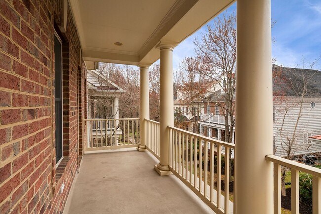 Building Photo - Stunning 4 level detached home close to the Mosaic District in Fairfax!