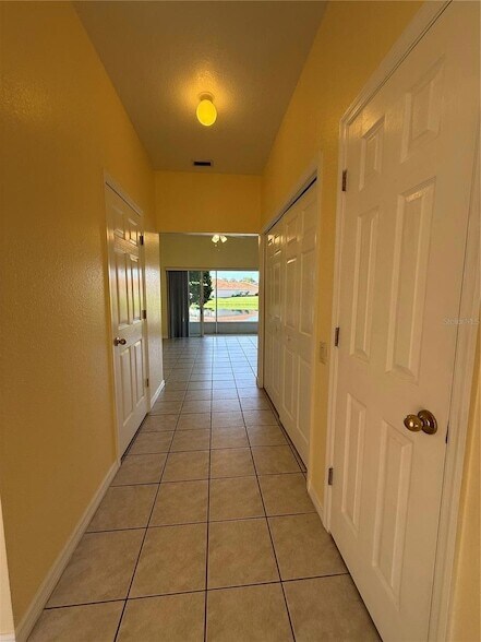 Building Photo - 2212 Garden Lake Dr