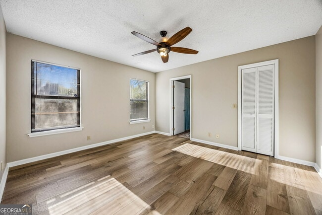 Building Photo - 132 N Woodvalley Dr