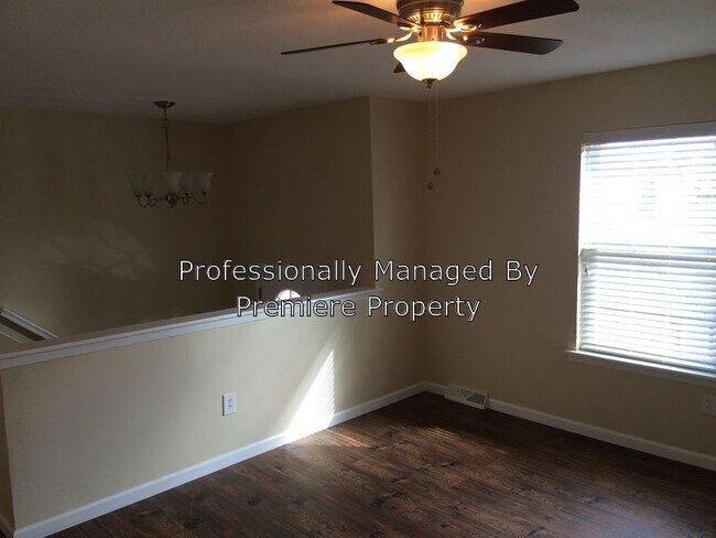 Building Photo - 1695 - 4 Bed 2 Bath Near KU MED