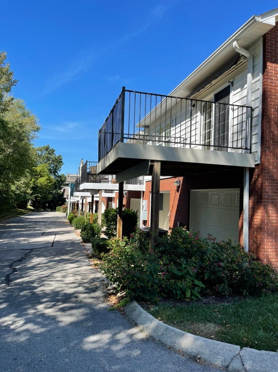 Building Photo - 144 Saint James Pl