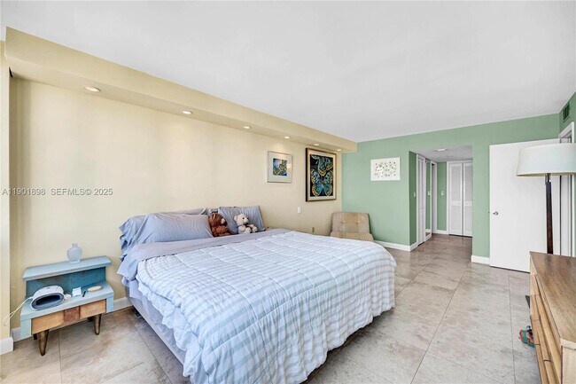 Building Photo - 11 Island Ave