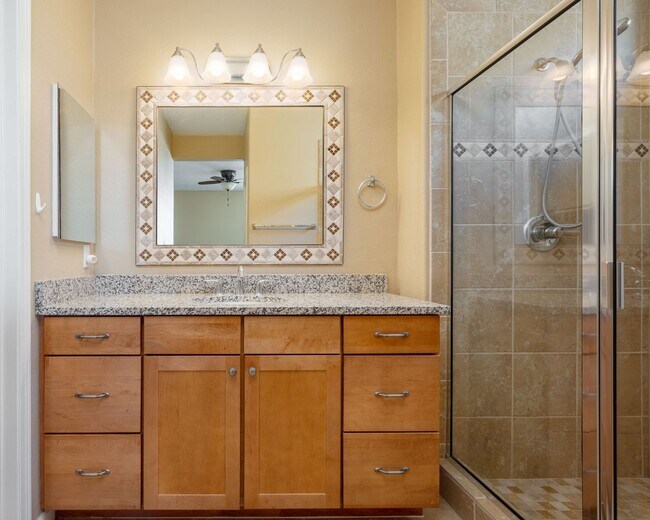 Building Photo - UNFURNISHED Gorgeous 2 Bedroom Home in Ran...