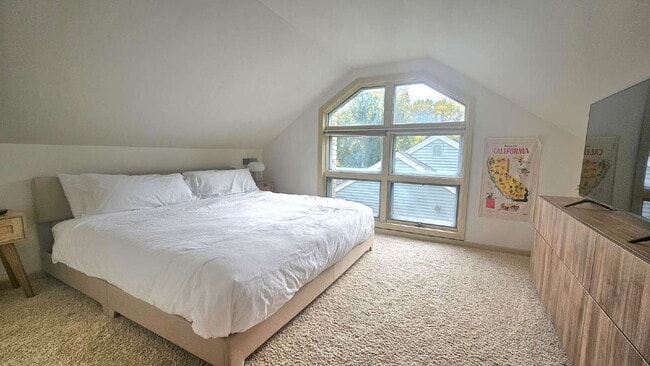 Building Photo - "Charming 3-Bed Oasis in Minneapolis – Spacious 1802 Sq Ft with 2 Full Baths!"