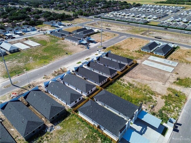 Building Photo - 604 N Onyx Ave