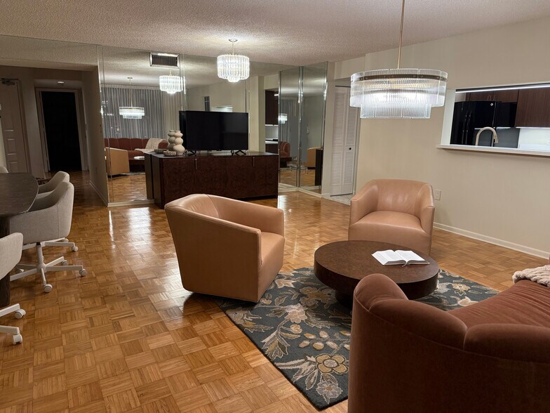 Building Photo - 102 Half Moon Cir