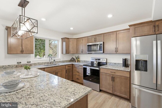 Building Photo - 139 Oak View St