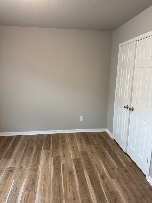 Building Photo - 11902 Clifton Oaks Dr
